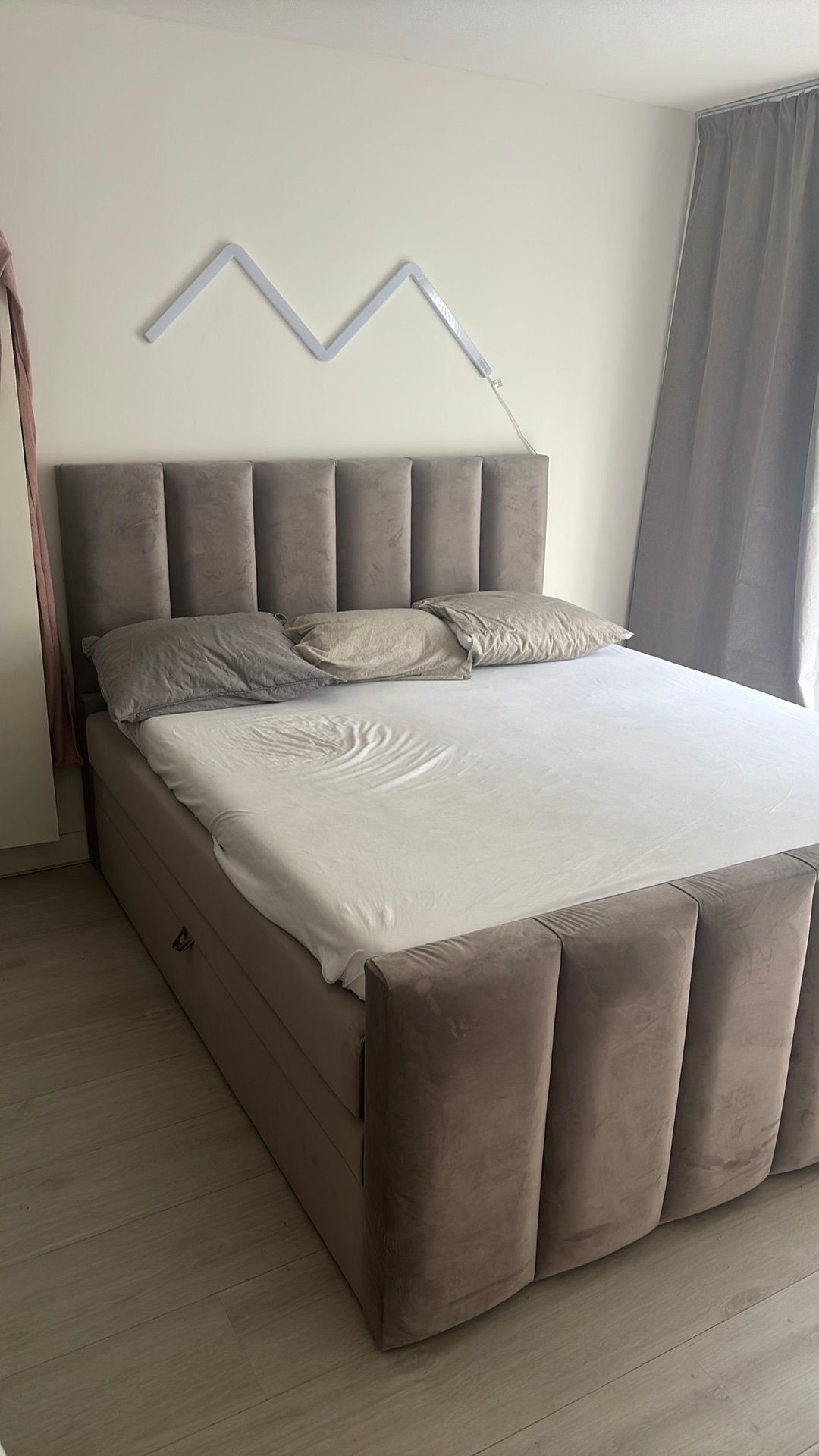 Boxspring 1.80, Ophalen of Verzenden, Zo goed als nieuw, Tweepersoons
