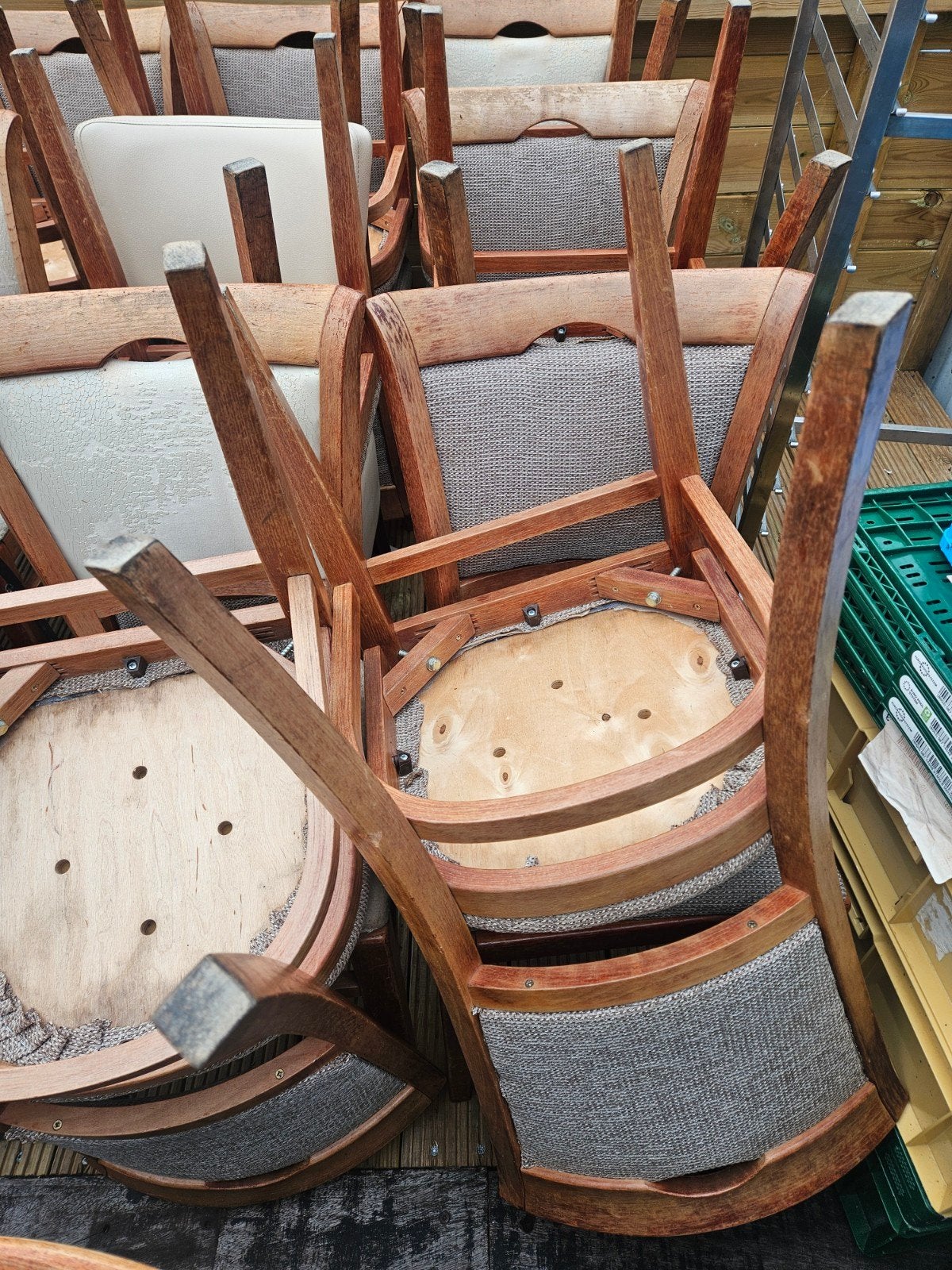 Partij houten stoelen met stoffen bekleding, Huis en Inrichting, Stoelen, Gebruikt, Ophalen of Verzenden, Stof, Klassiek, Horeca