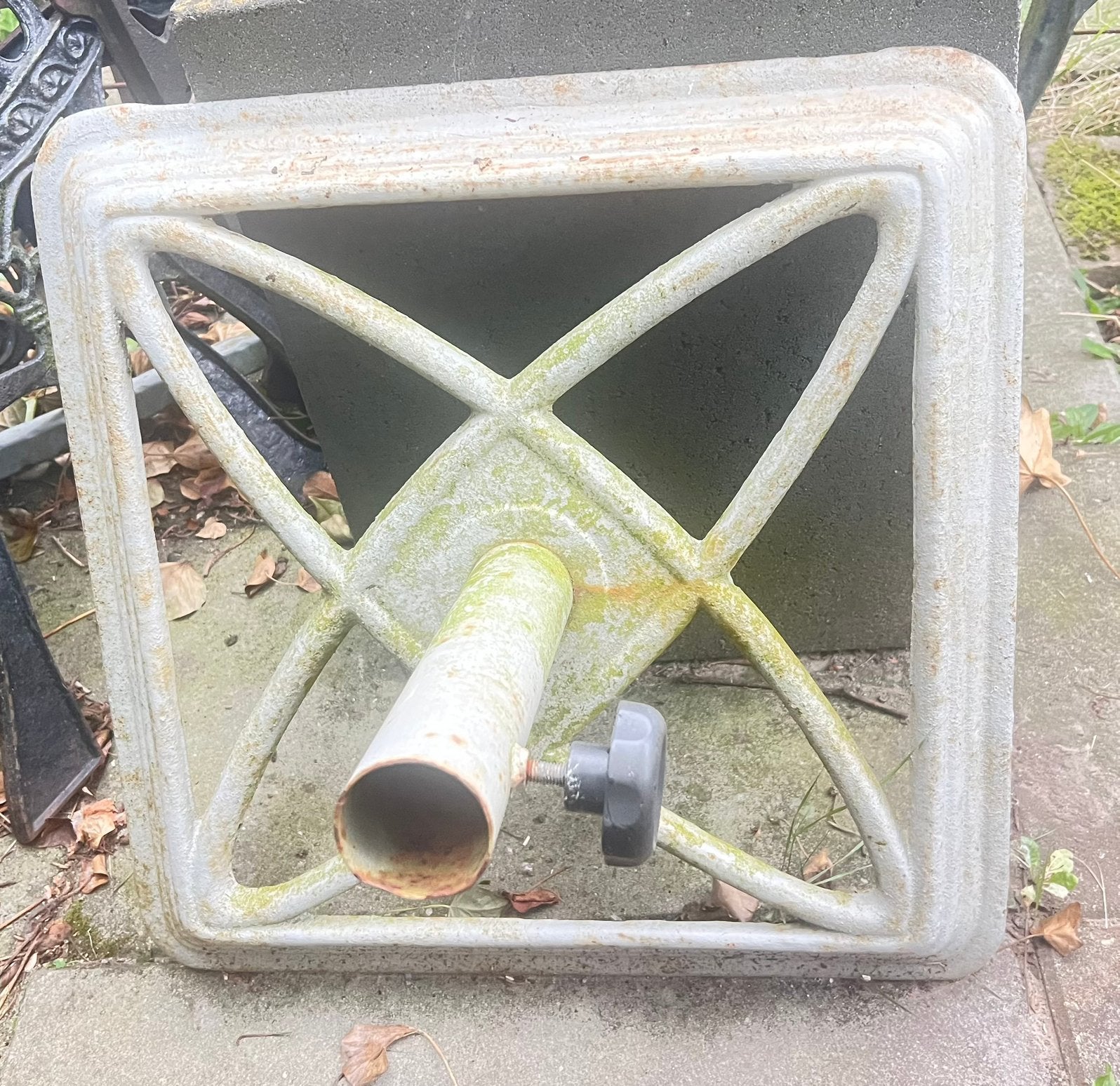 Gietijzer parasolvoet, Tuin en Terras, Parasols, Ophalen, Gebruikt, Minder dan 1 meter, Parasolvoet