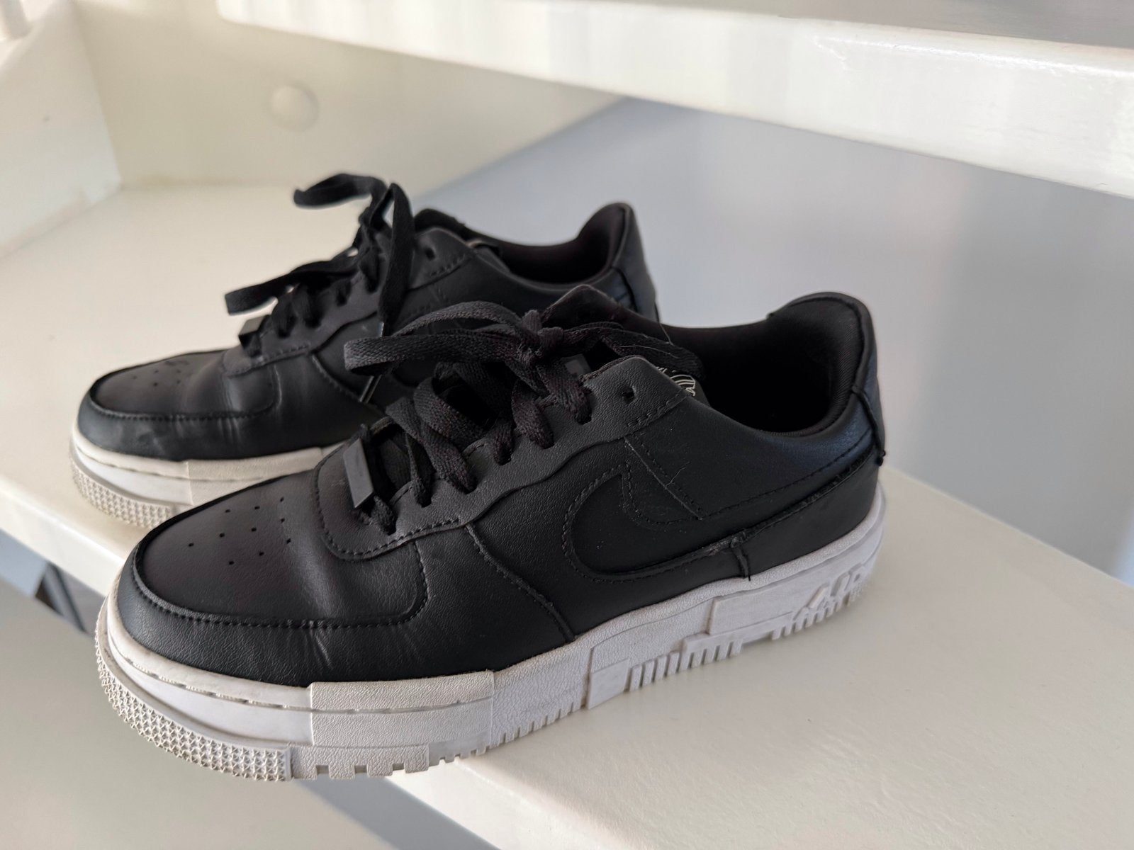 Nike Air Force 1 sneakers - Zwart maat 37,5, Kleding | Dames, Zwart, Ophalen of Verzenden, Sneakers of Gympen, Gedragen