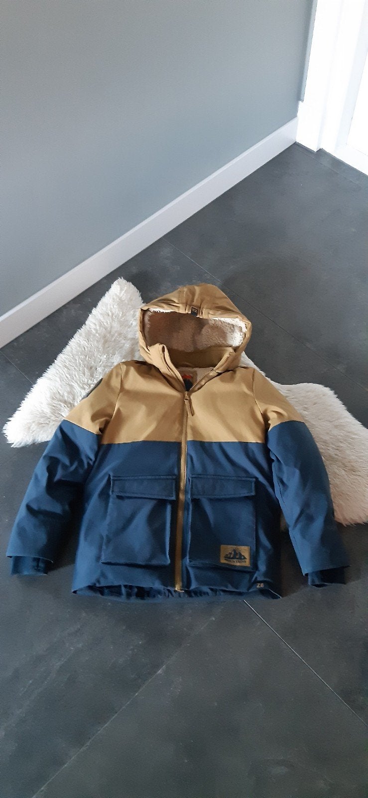 Warme winterjas voor jongens  Olijfbruin/Blauw, Kinderen en Baby's, Kinderkleding | Maat 140, Z8, Ophalen of Verzenden, Zo goed als nieuw