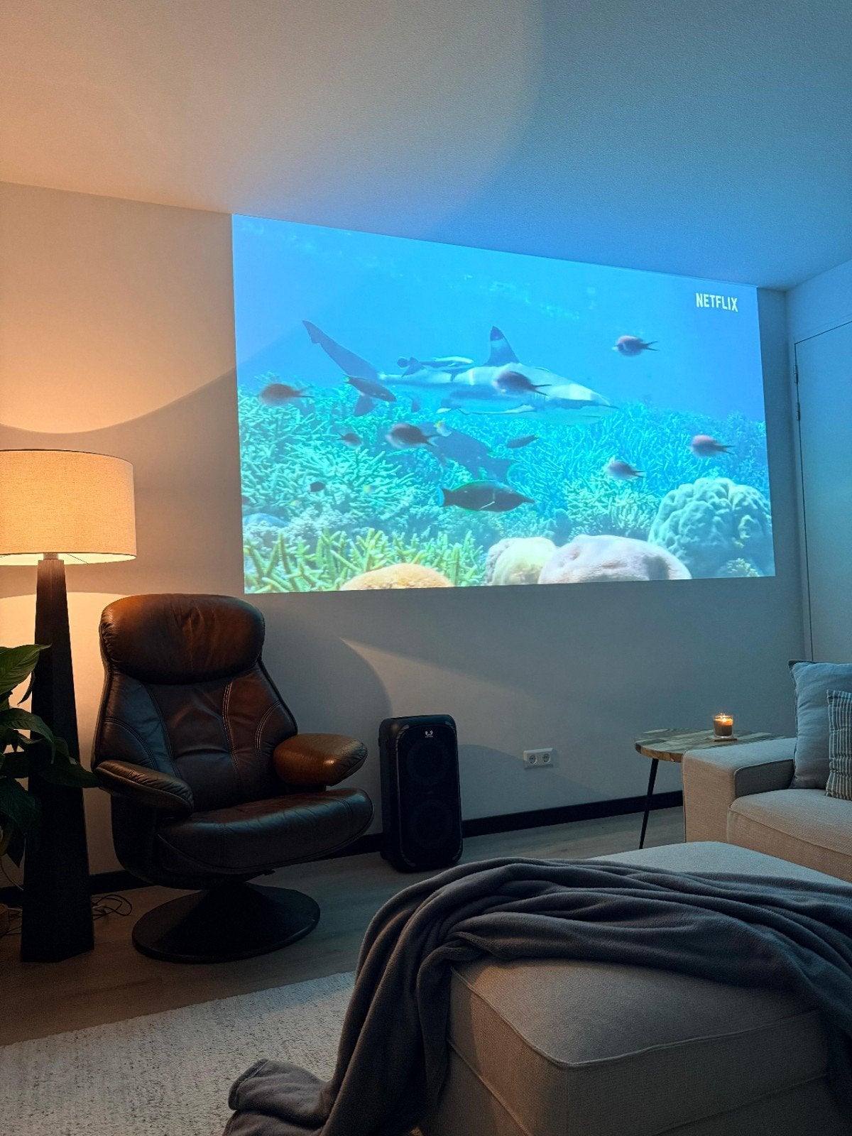 THUISBIOSCOOP huren? - Beamer + Speaker + 2.5m Scherm🎬, Ophalen of Verzenden, Nieuw, Overige technologieën, Full HD (1080)