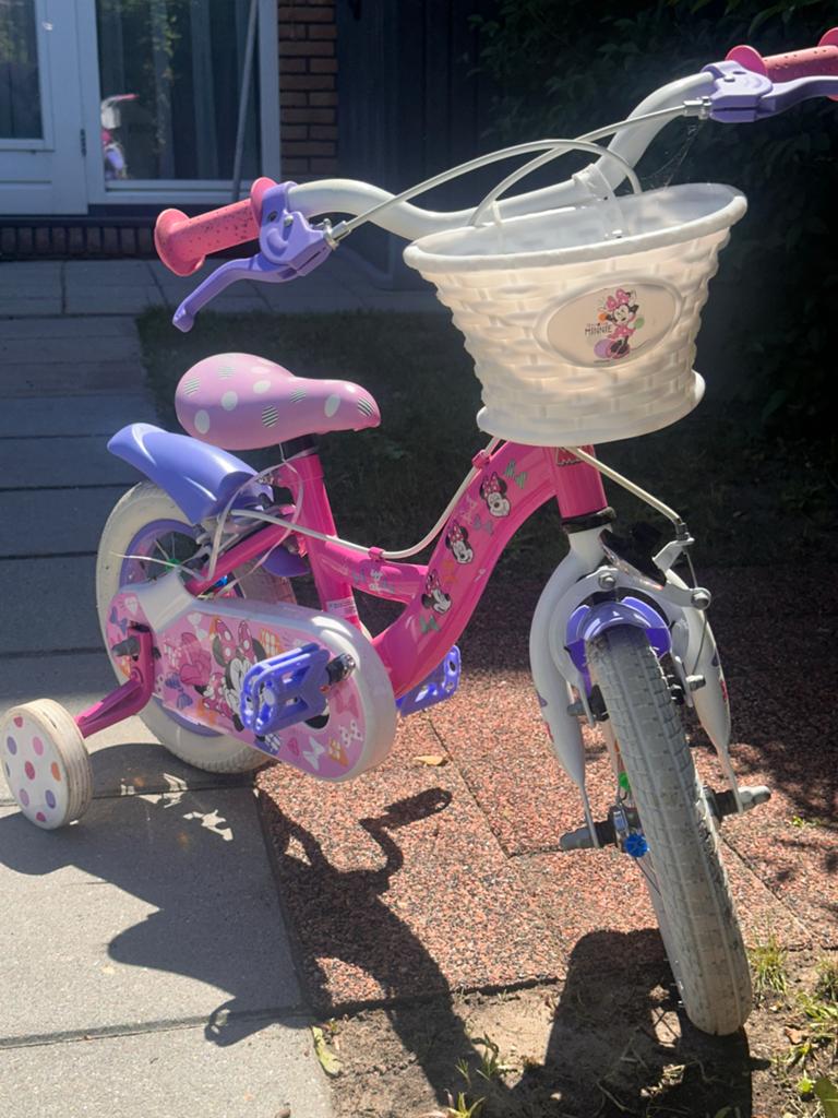 Minnie Mouse kinderfiets 16 inch - zo goed als nieuw, Ophalen of Verzenden, Zo goed als nieuw, 16 tot 20 inch, Zijwieltjes