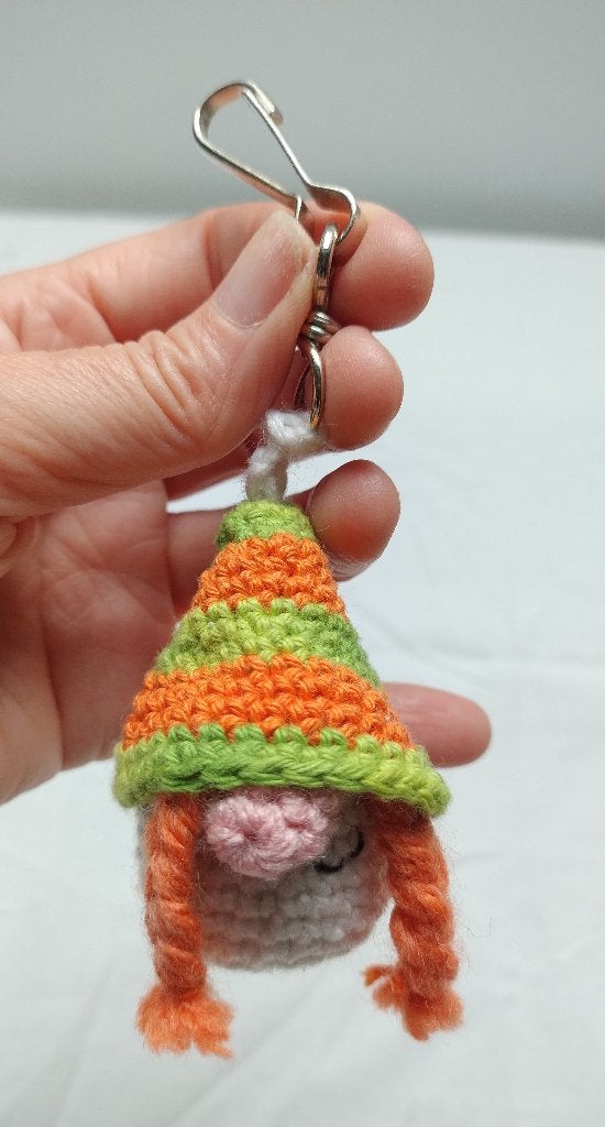 Gnome kabouter meisje sleutelhanger tashanger gehaakt, Ophalen of Verzenden, Nieuw, Knuffel of Figuurtje