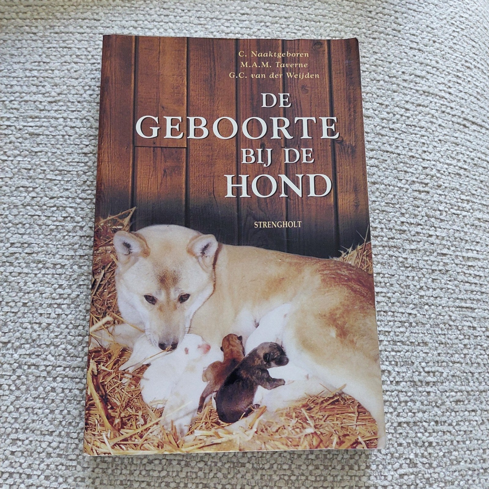 De Geboorte bij de Hond - Handboek voor fokkers, Ophalen of Verzenden, Zo goed als nieuw, Honden, C. Naaktgeboren, M.A.M. Taverne, G.C. van der Weijden