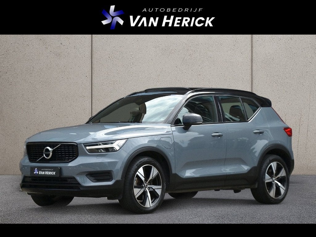 Volvo XC40 1.5 T4 Recharge R-Design | Panoramadak | Winterpa, Auto's, Volvo, Zwart, 48 km/l, Automatische klimaatregeling, Bedrijf