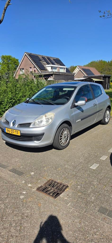 Te koop: Renault Clio Rip Curl 1.2, Voorwielaandrijving, 535 kg, 4 cilinders, 100 pk