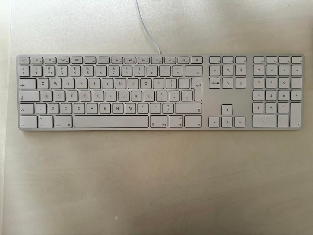 Apple Magic Keyboard met numeriek toetsenblok en Magic Track, Toetsenbord en muis-set, Ophalen of Verzenden, Zo goed als nieuw