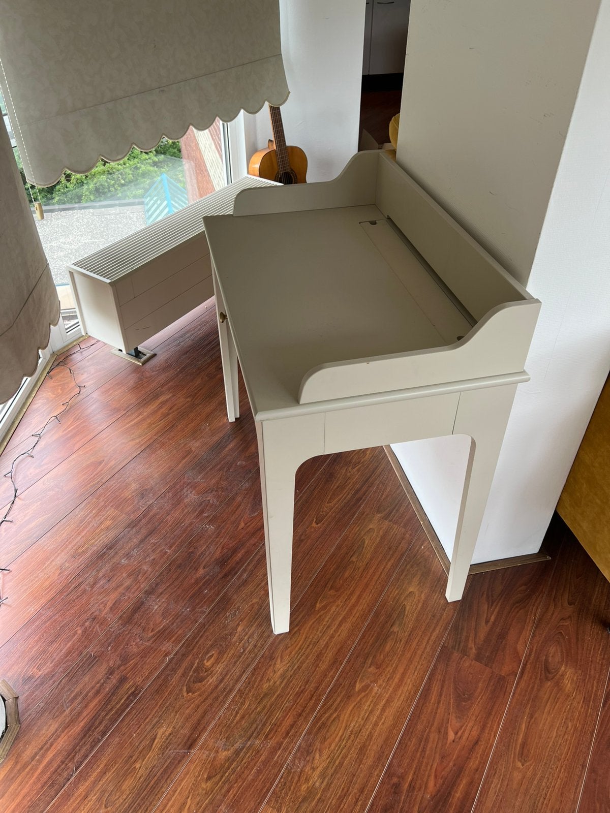 Witte secretaire / bureau in goede staat, Ophalen, Zo goed als nieuw, Minder dan 10 m², Laminaat