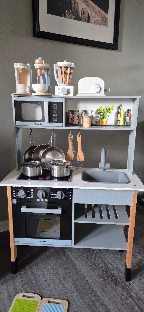 Grote speelkeuken met accessoires en speelgoedeten, Ophalen, Zo goed als nieuw, Jongen of Meisje