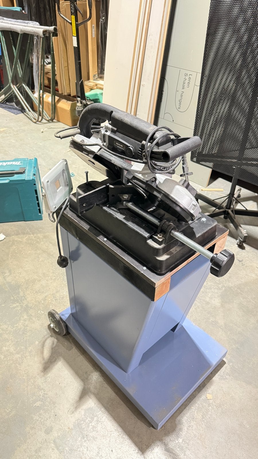 Metaal lintzaag DLY-10W3 op onderstel - 710W, Ophalen, Gebruikt, 600 tot 1200 watt, Lintzaag