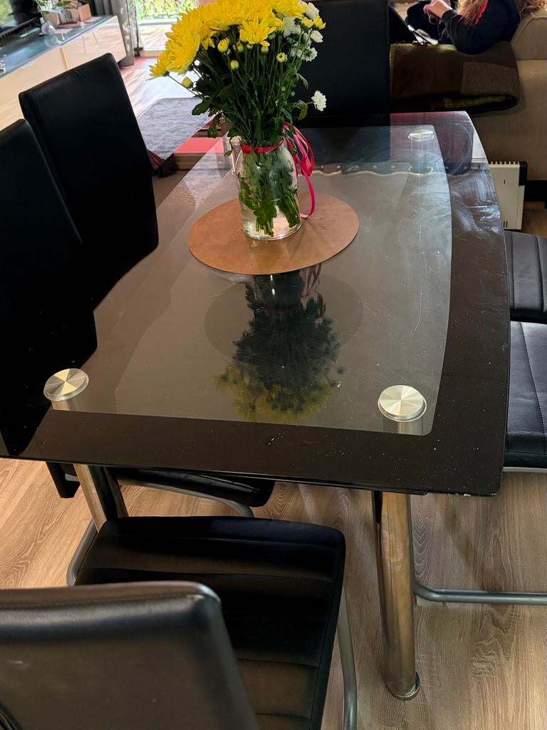 Nette eettafel met 6 stoelen - Ideaal voor gezinnen, Huis en Inrichting, Tafels | Eettafels, Gebruikt, 100 tot 150 cm, Ophalen of Verzenden