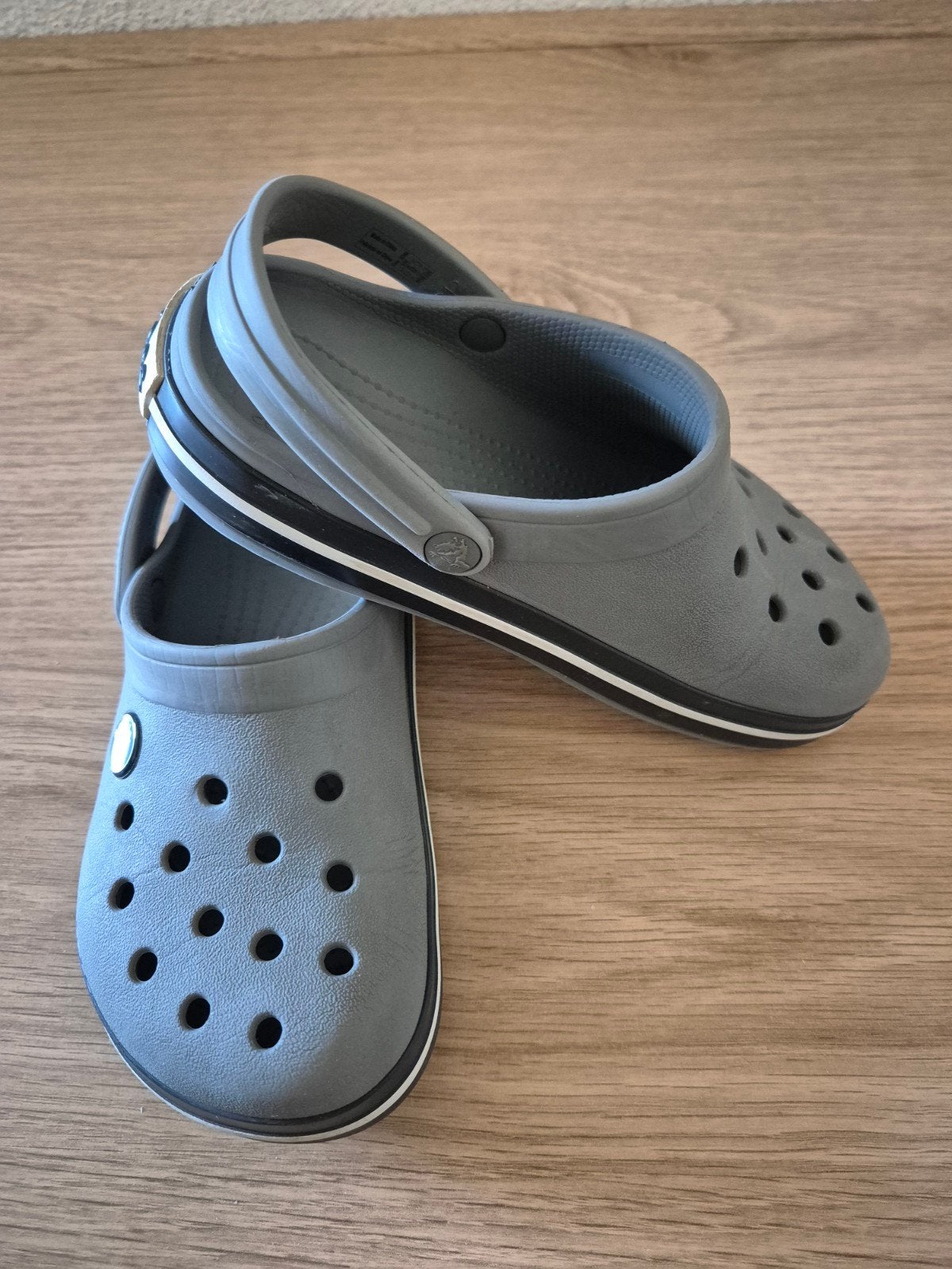 Grijze Crocs clogs maat 29/30 (maat C12), Crocs, Jongen of Meisje, Schoenen, Ophalen of Verzenden