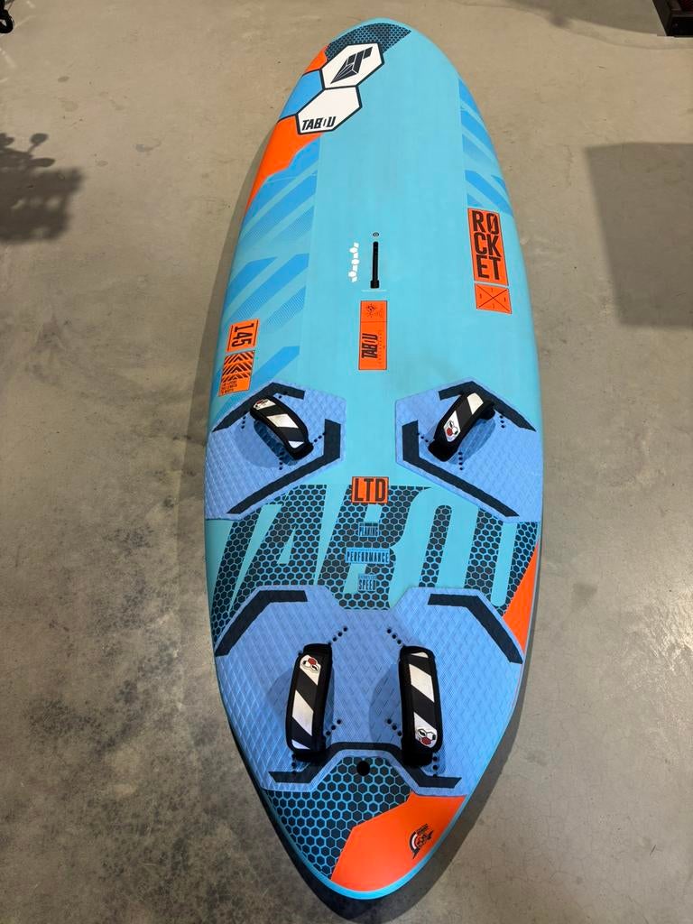 Tabou Rocket LTD - 145L / Zo goed als nieuw, Watersport en Boten, Windsurfen, Ophalen, 250 tot 300 cm, Tabou, -