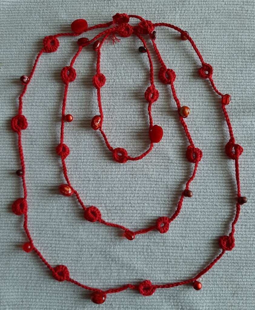 Rode gehaakte ketting, Sieraden, Tassen en Uiterlijk, Ophalen of Verzenden, Nieuw, Rood, Overige materialen