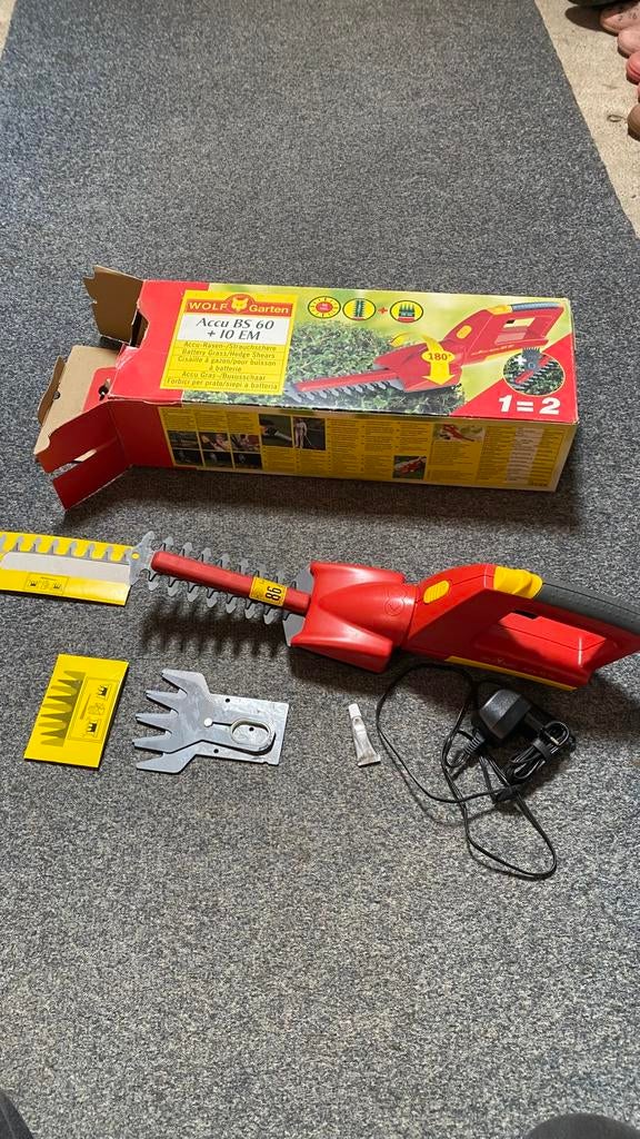 Wolf Accu Buxusschaar BS 60 + EM  Deutz trekhaak, Ophalen of Verzenden, Zo goed als nieuw, Minder dan 30 cm, Accu-grasmaaier