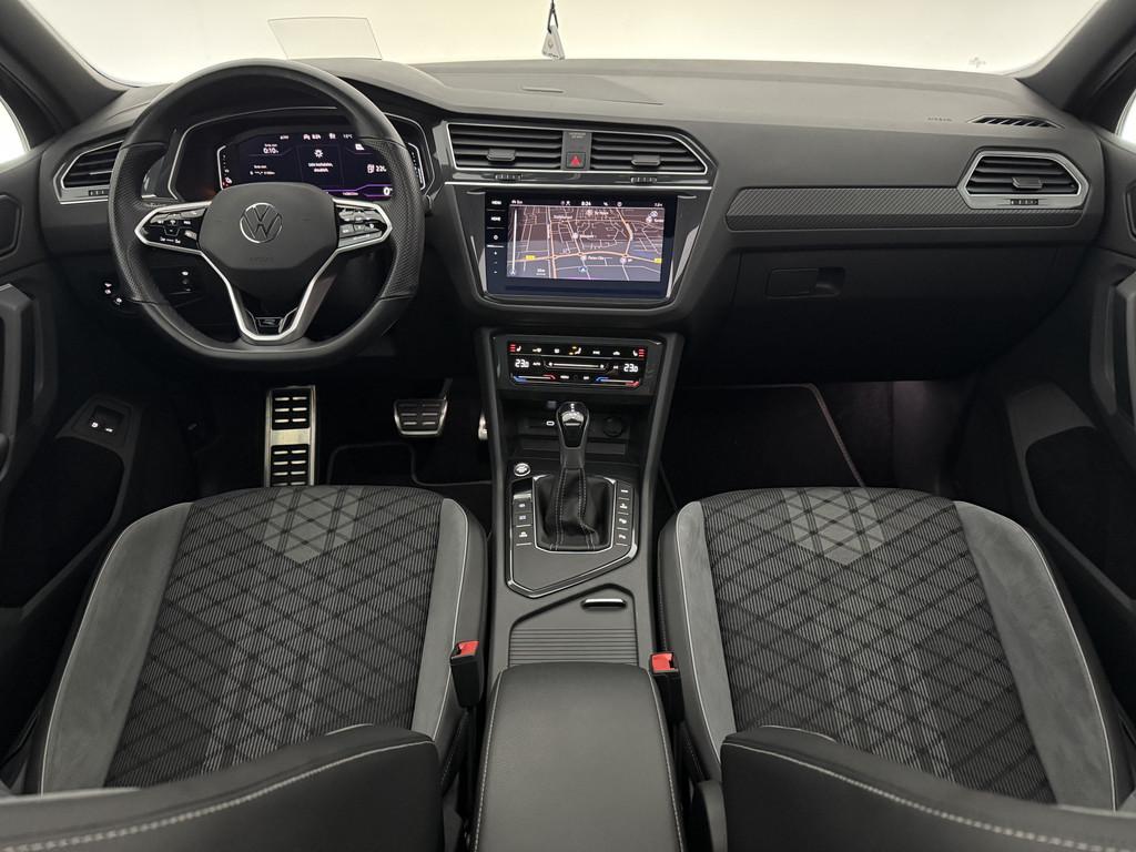 Volkswagen Tiguan 1.4 TSI eHybrid R-Line | Pano | HuD | Sfee, 4 cilinders, Zwart, Hybride Elektrisch/Benzine, 1711 kg