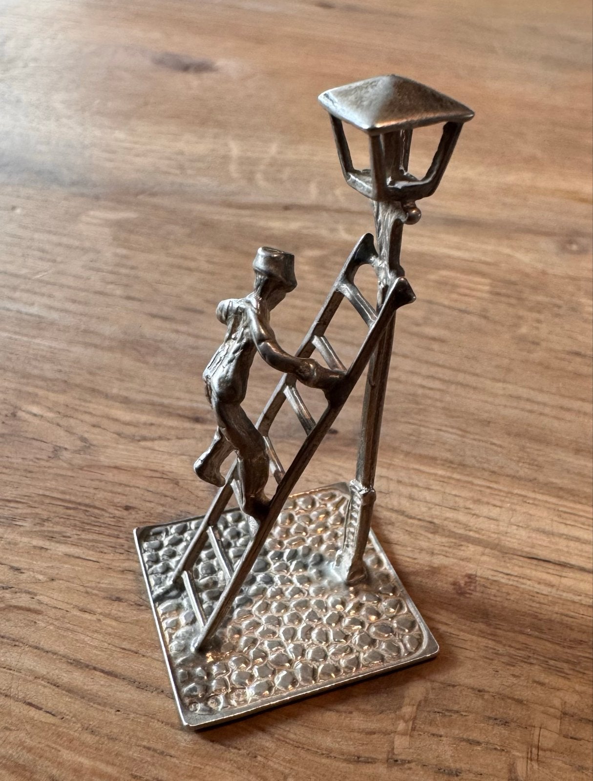 Zilveren Miniatuur Lantaarnopsteker - Jaarletter 1977, Ophalen of Verzenden, Zilver