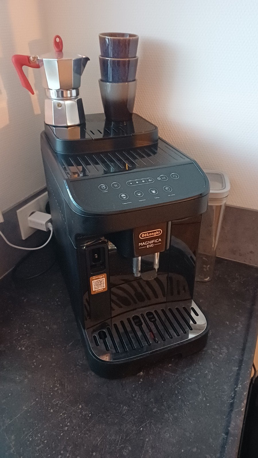 De'Longhi Magnifica Evo volautomatische espressomachine, Espresso apparaat, Koffiebonen, Zo goed als nieuw, 4 tot 10 kopjes