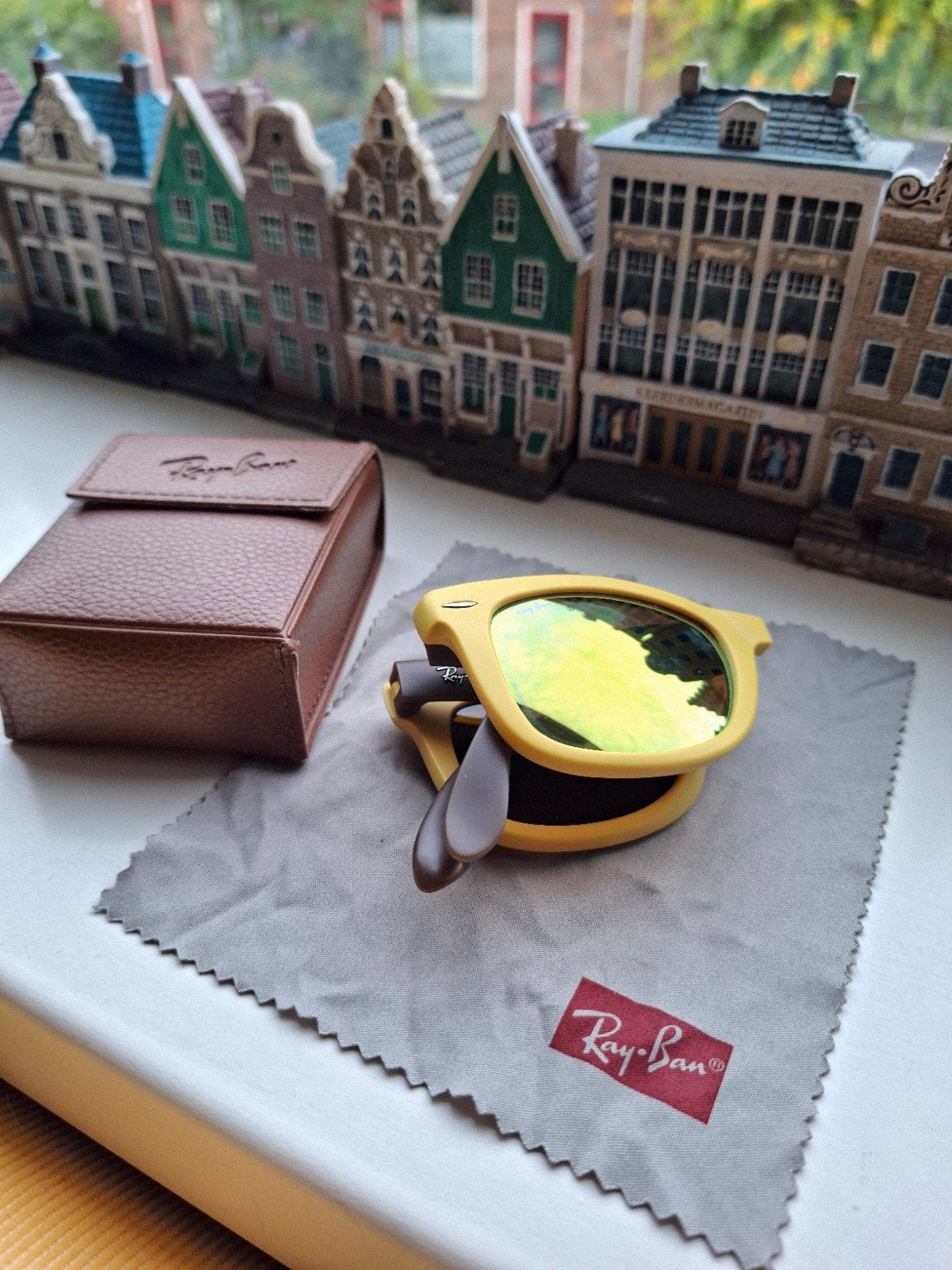 Ray-Ban Folding Wayfarer Zonnebril Geel/Goud, Zonnebril, Geel, Ophalen of Verzenden, Zo goed als nieuw