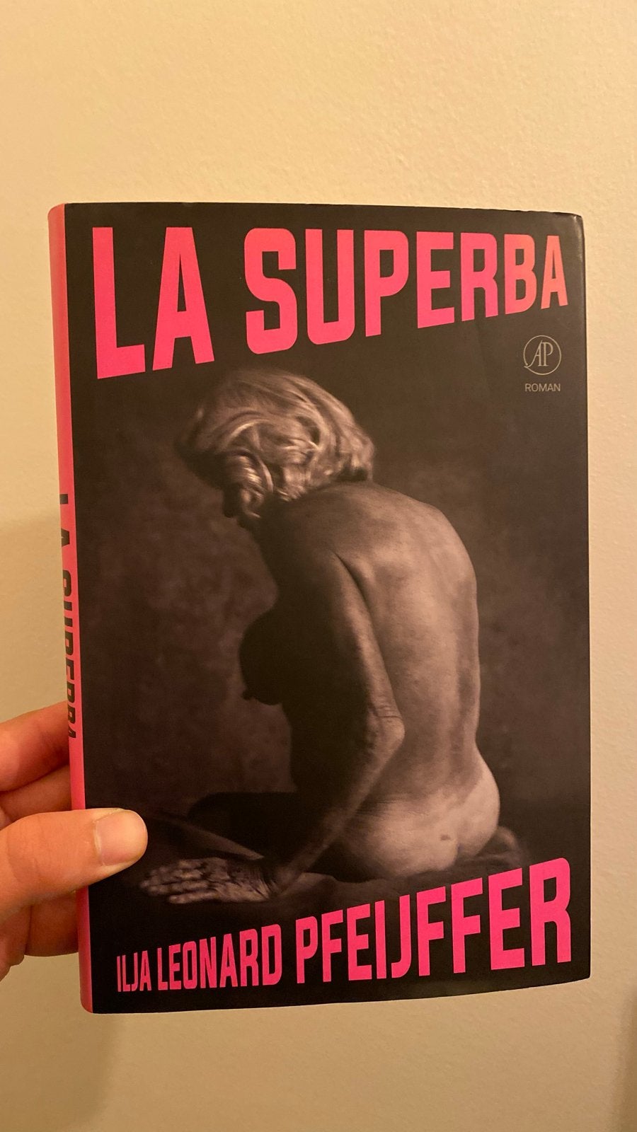 La Superba - Ilja Leonard Pfeijffer (Roman), Ophalen of Verzenden, Zo goed als nieuw, Nederland