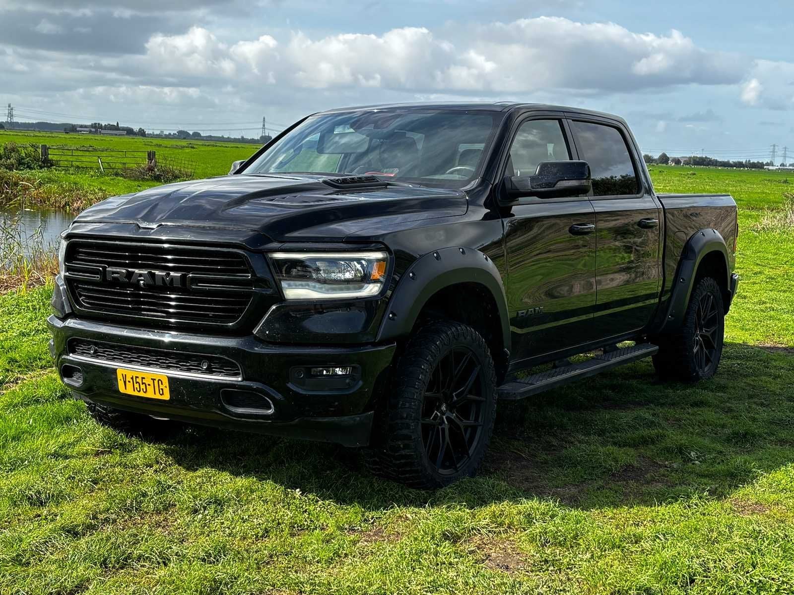 Dodge - Ram 1500 - 5.7 V8 4x4 - Van, Auto's, Gebruikt, Euro 6, Origineel Nederlands, Bedrijf