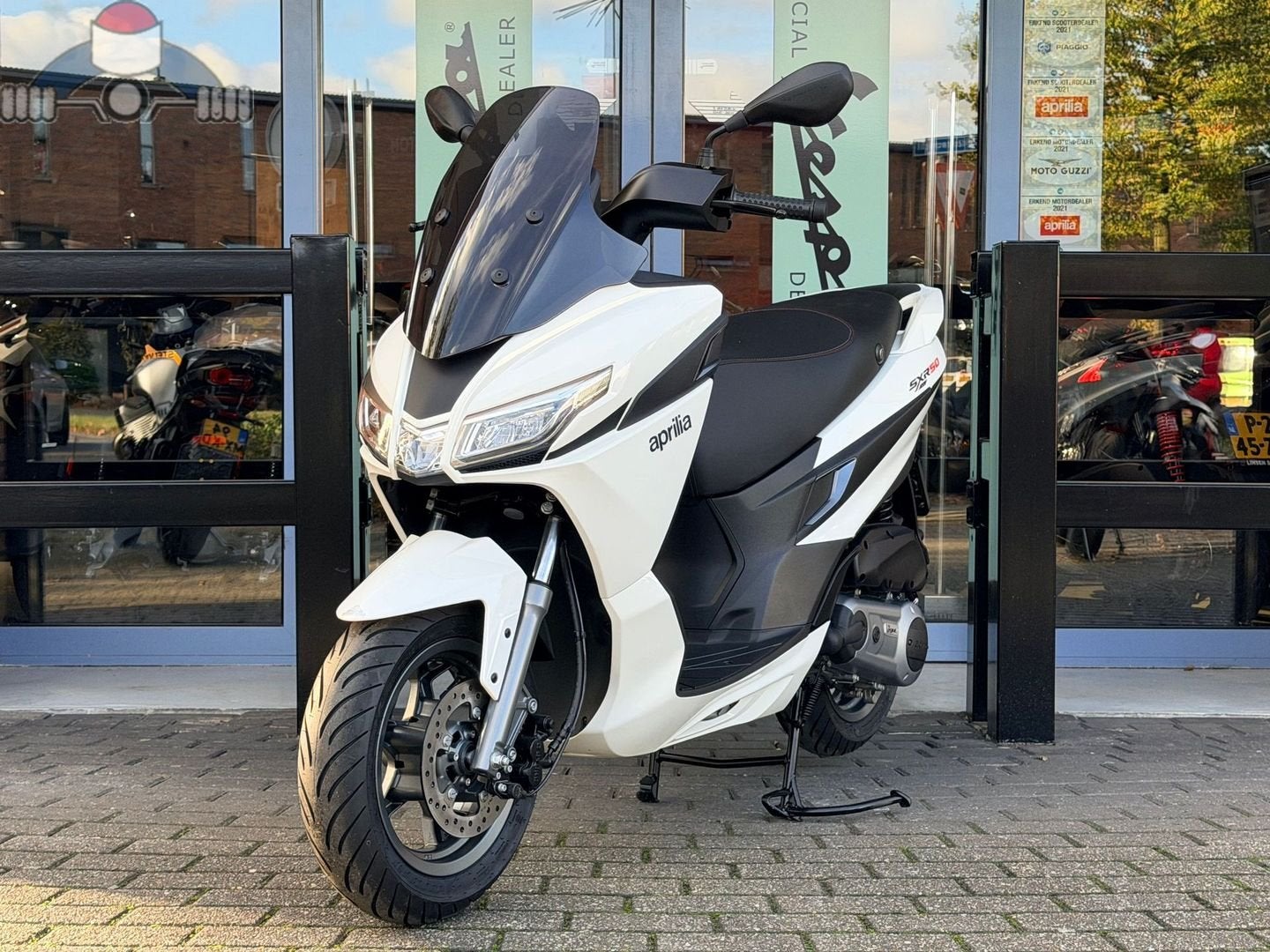 Aprilia SXR 50 Essence White  2026