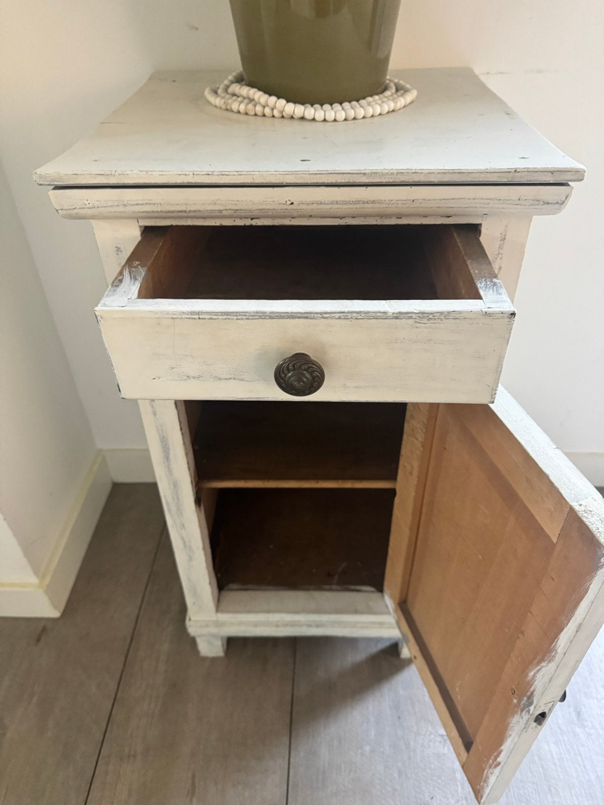 Vintage wit kastje met lade en deurtje - 85 cm hoog, Ophalen, Gebruikt