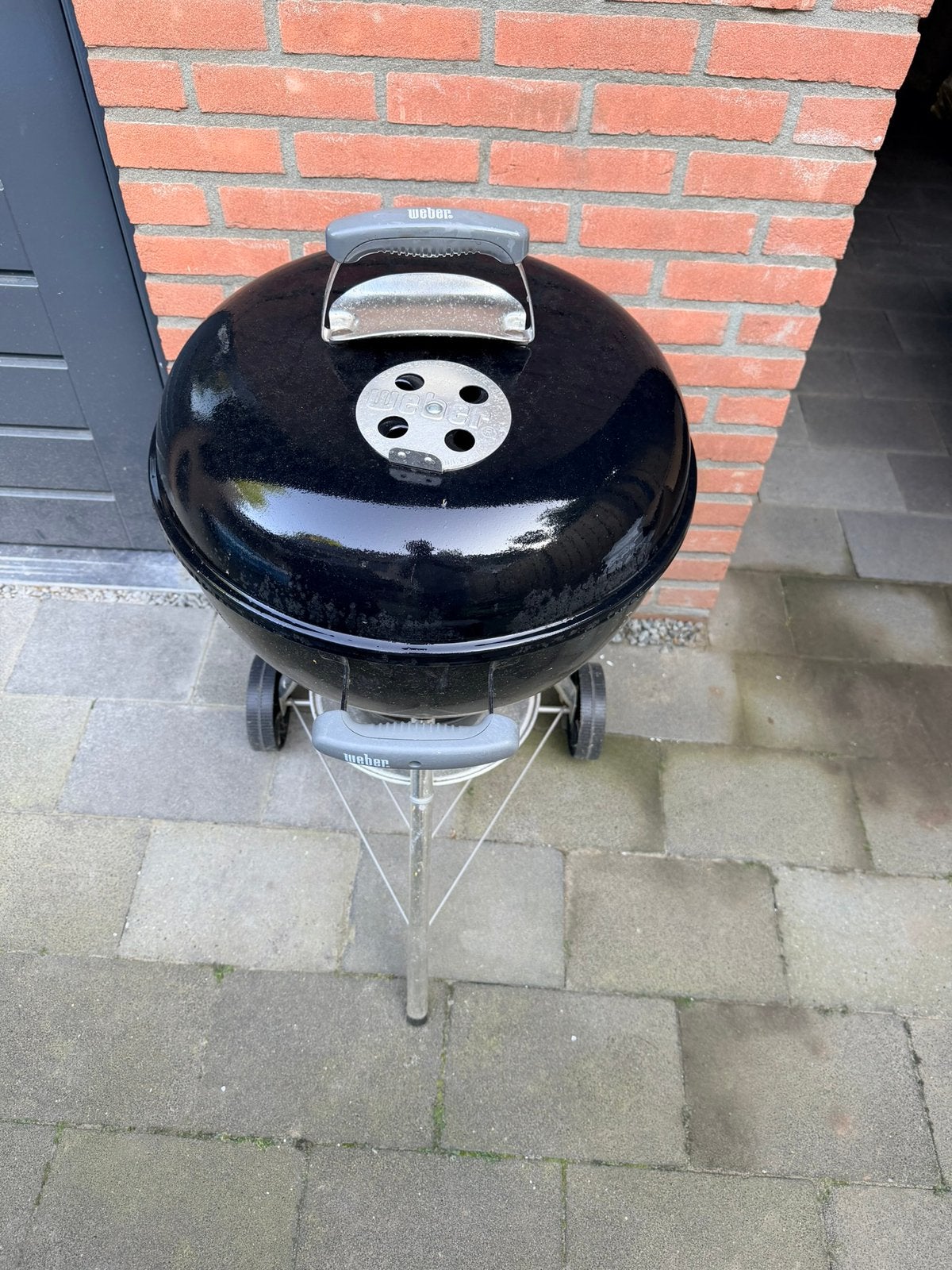 Weber Compact Kettle 47cm barbeque met starter en houtskool, Tuin en Terras, Houtskoolbarbecues, Ophalen, Gebruikt, Met accessoires