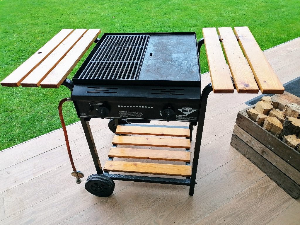 Te huur: Party verlichting (prikkabel) en 2 x 2 pits Gas BBQ, Ophalen of Verzenden, Zo goed als nieuw