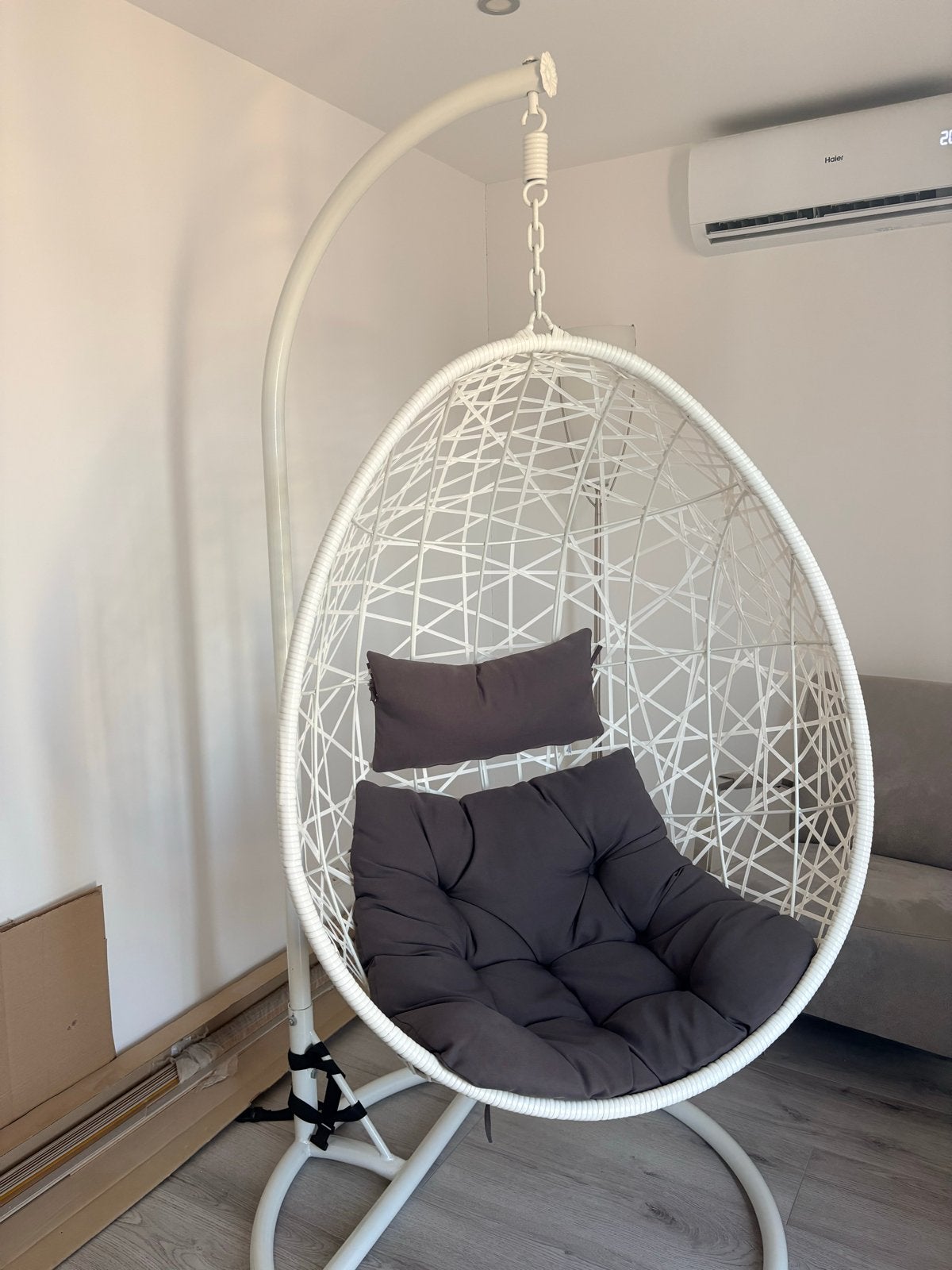 Witte hangstoel in goede staat met kussen, Huis en Inrichting, Stoelen, Ophalen, Kunststof, Gebruikt, Wit