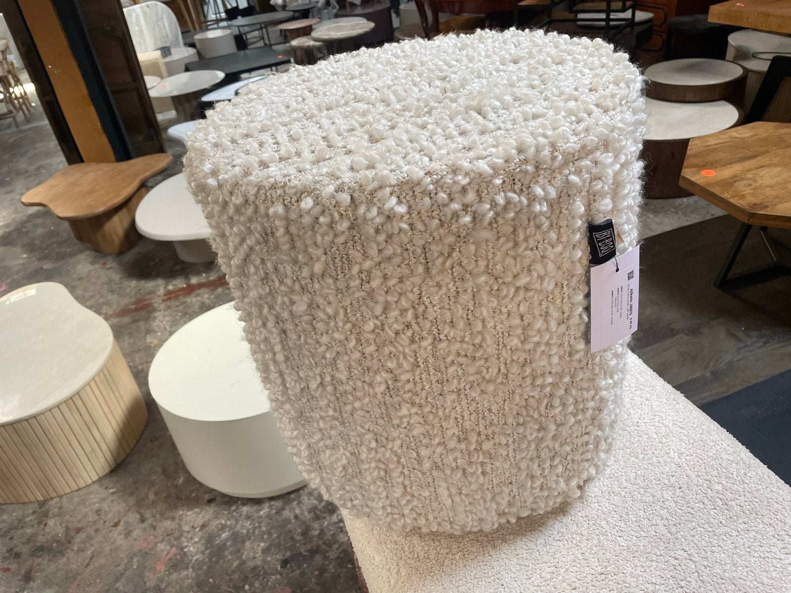 Nieuwe Poef van Grove Bouclé Stof in Wit, Ophalen, Nieuw, Stof