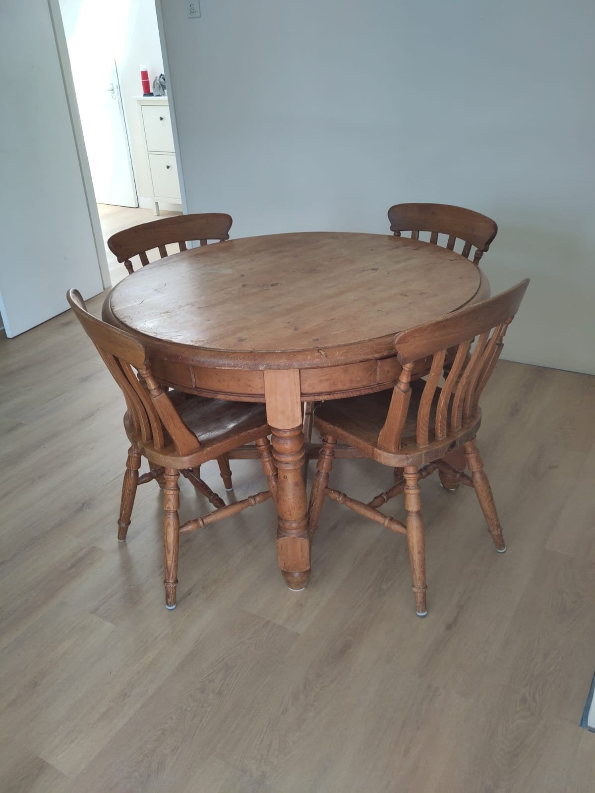 Ronde grenen keukentafel met 4 stoelen - 117 cm diameter, Huis en Inrichting, Ophalen, Gebruikt, Rond, Grenenhout