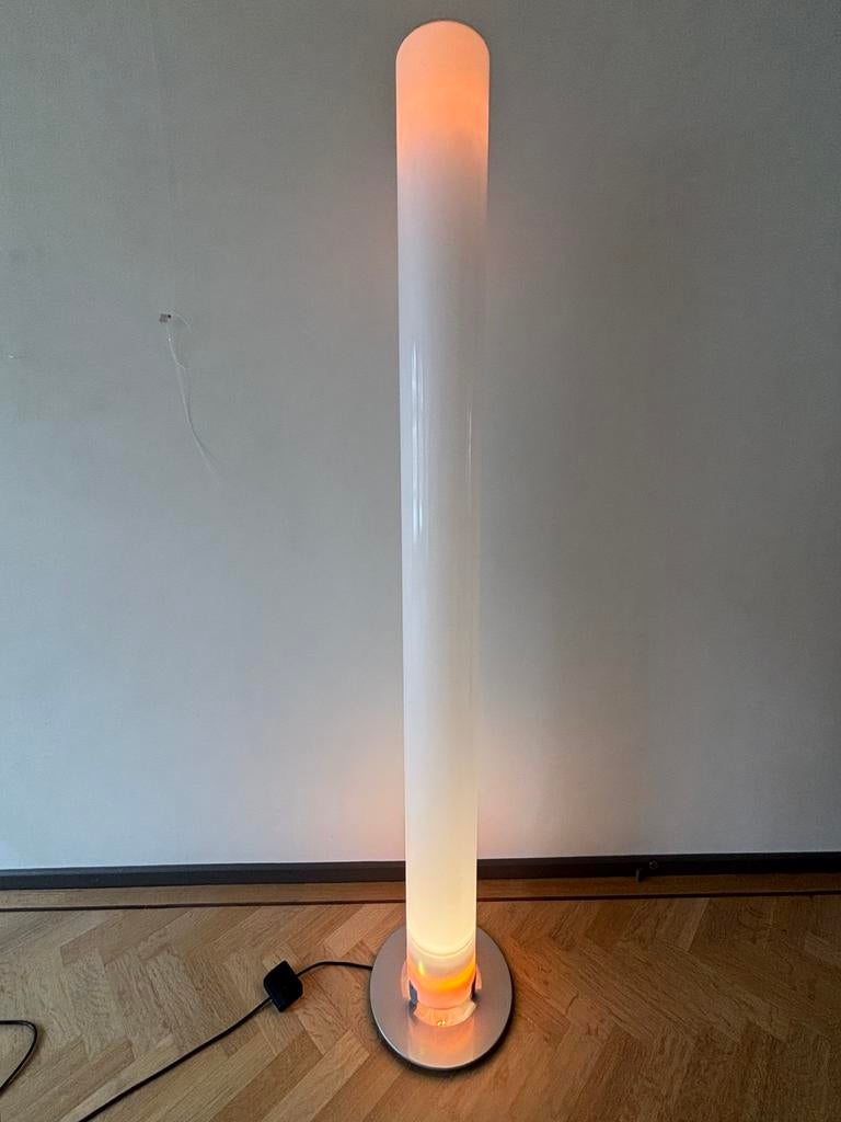 FLOS Stylos vloerlamp €550.-, Huis en Inrichting, Lampen | Vloerlampen, Ophalen, Modern., Zo goed als nieuw, Metaal