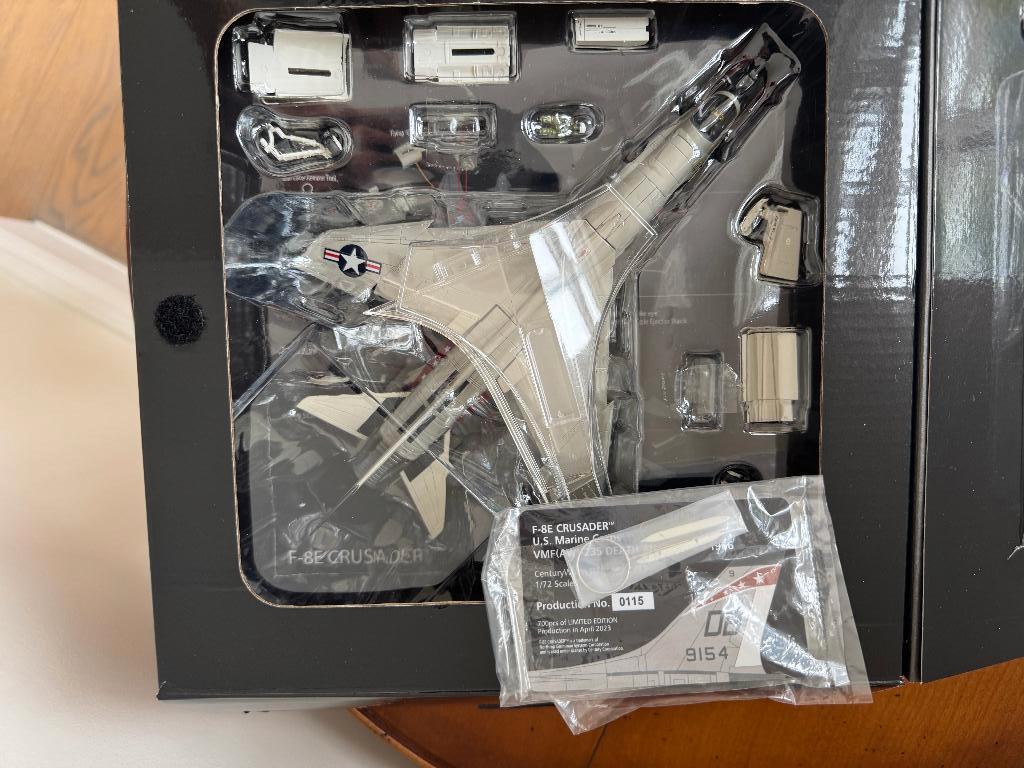 Century Wings 1:72 F-8E Crusader Diecast USMC 001645, Ophalen of Verzenden, Gebruikt, Schaalmodel