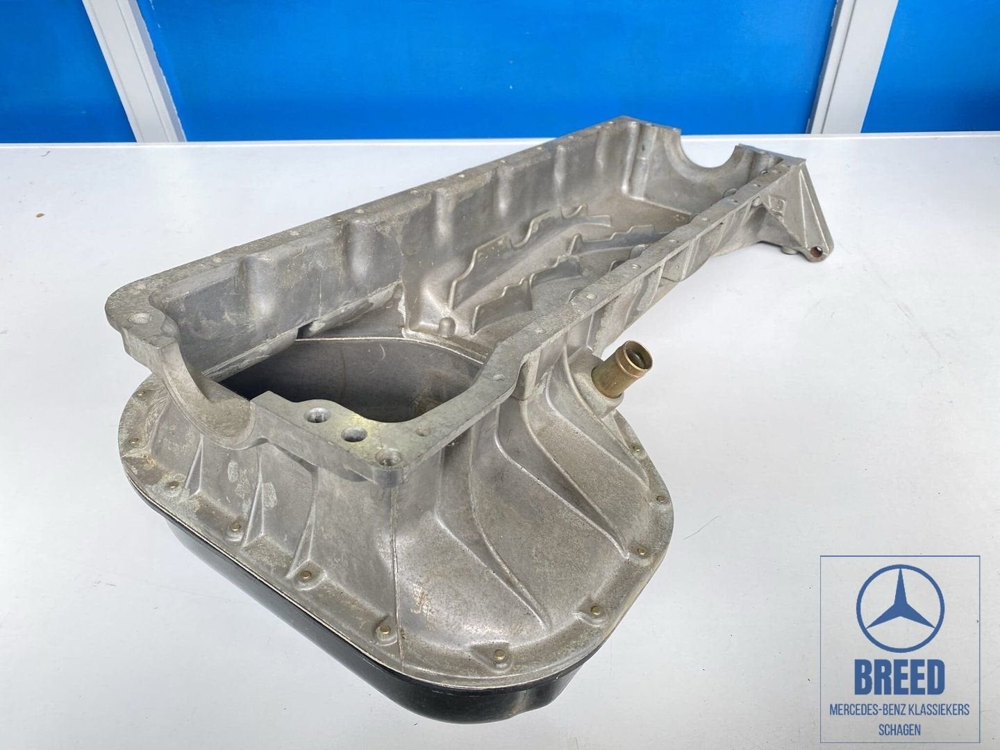 NOS oliecarter Mercedes-Benz M110 motor R107 W107 W114 W116, -, Nieuw, Ophalen of Verzenden, -