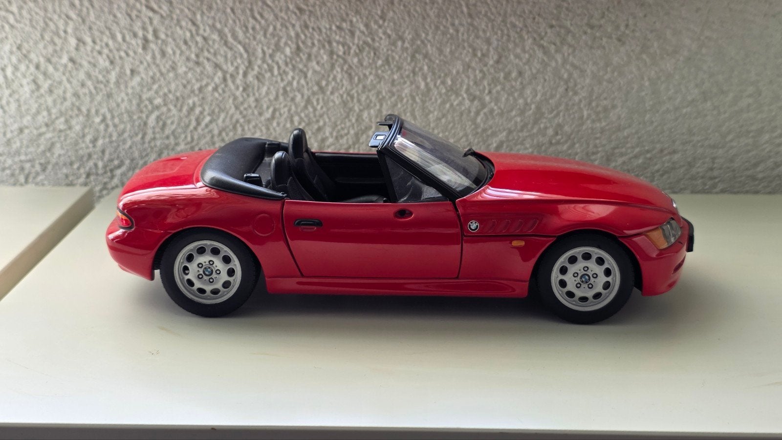 Foto 4 van UT Models BMW Z3 Opknapper