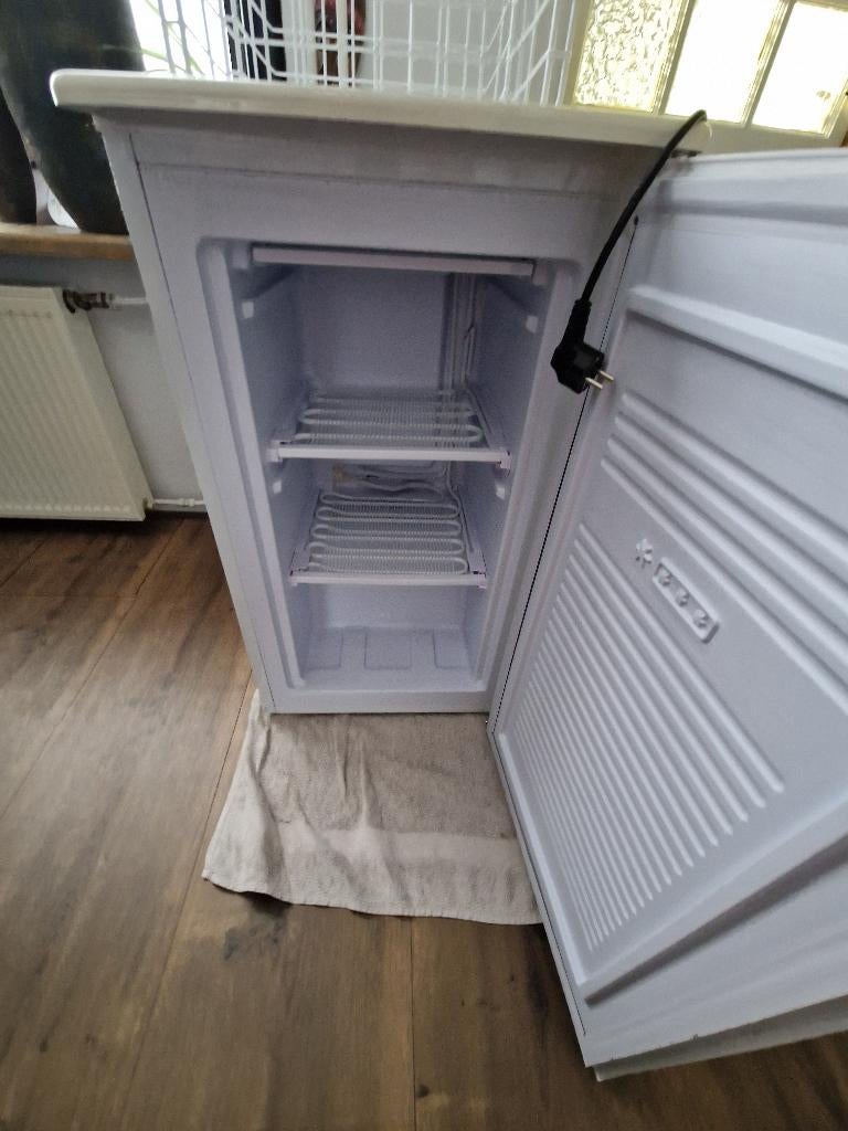 Vriezer (tafel), Witgoed en Apparatuur, Minder dan 85 cm, Minder dan 60 cm, Zo goed als nieuw, Vrijstaand