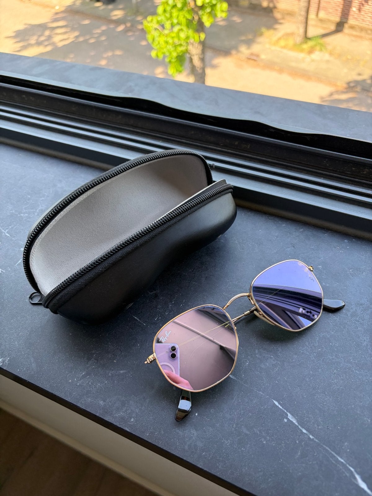 Ray-Ban Zonnebril met Gouden Montuur en Roze/Paarse Glazen, Zonnebril, Overige kleuren, Ophalen of Verzenden, Zo goed als nieuw