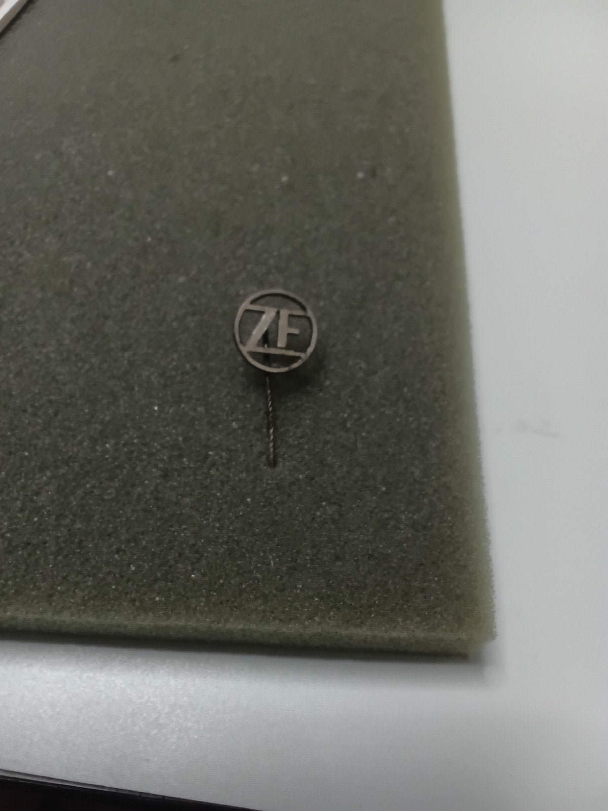 Speldje van Z.F. TOELEVERANCIER AUTO INDUSTRIE., Ophalen of Verzenden, Zo goed als nieuw, Merk