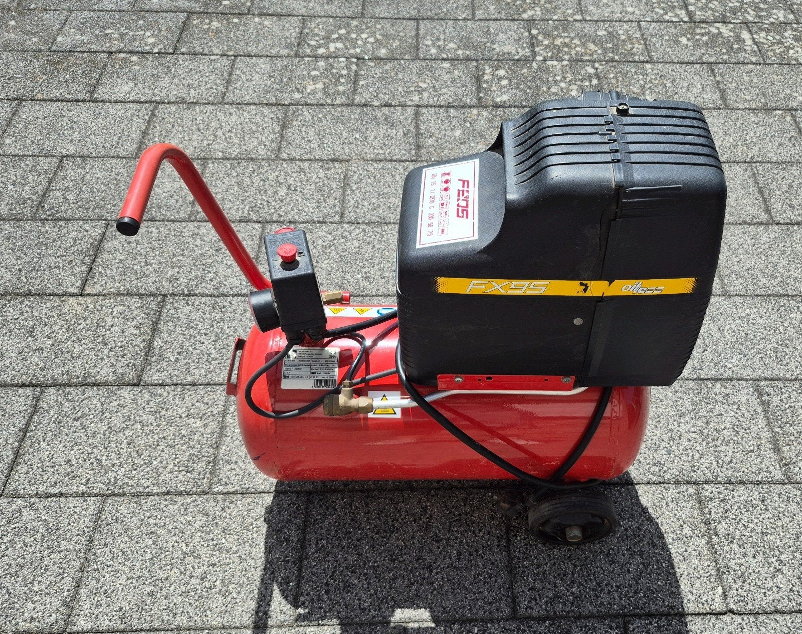 Luchtcompressor  24L – 230V – 8 bar - Zo goed als nieuw, Ophalen, Zo goed als nieuw, Minder dan 200 liter/min, Minder dan 25 liter