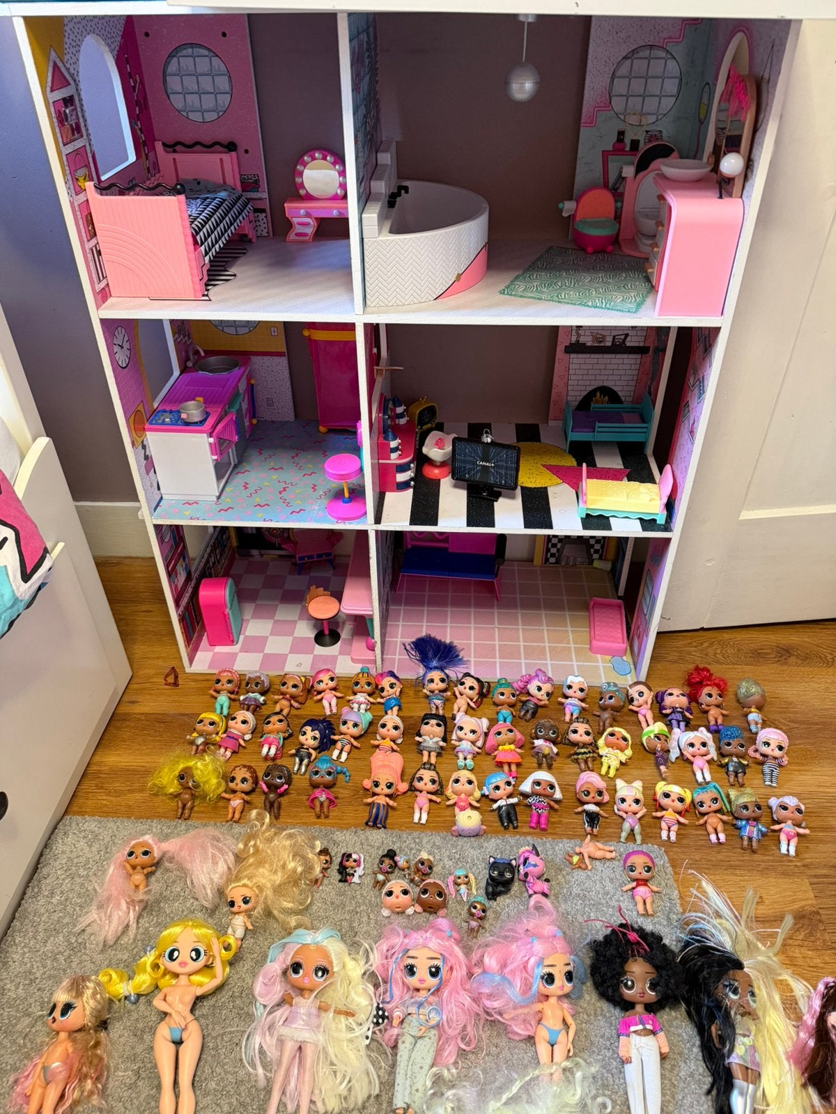Mega grote L.O.L. verzameling o.a. poppenhuis, >50 poppetjes, Ophalen, Gebruikt, Meisje
