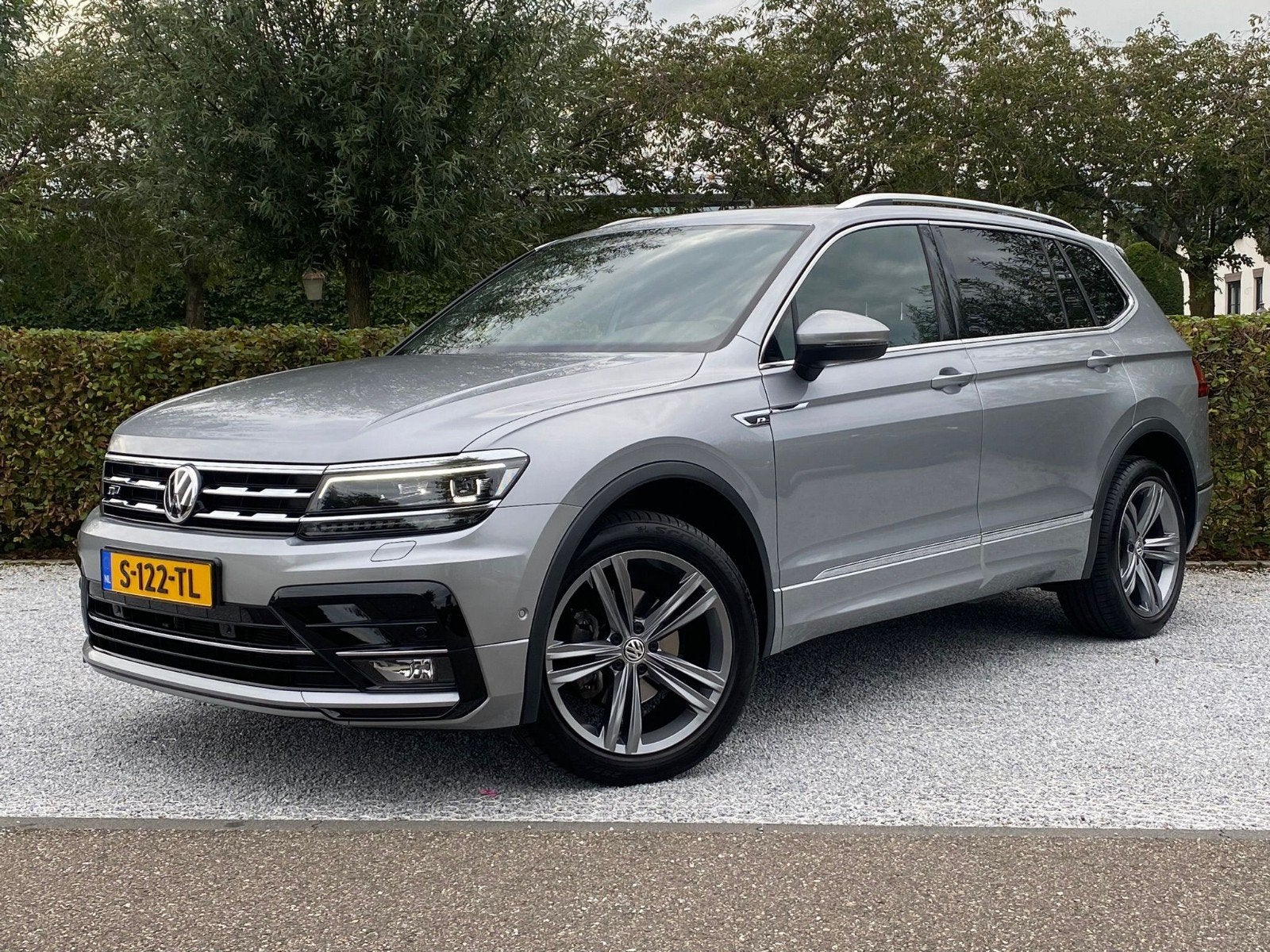 Volkswagen Tiguan 1.5 TSI 150pk 2021 Grijs, Zwart, 4 cilinders, 7 stoelen, Elektronische parkeerrem