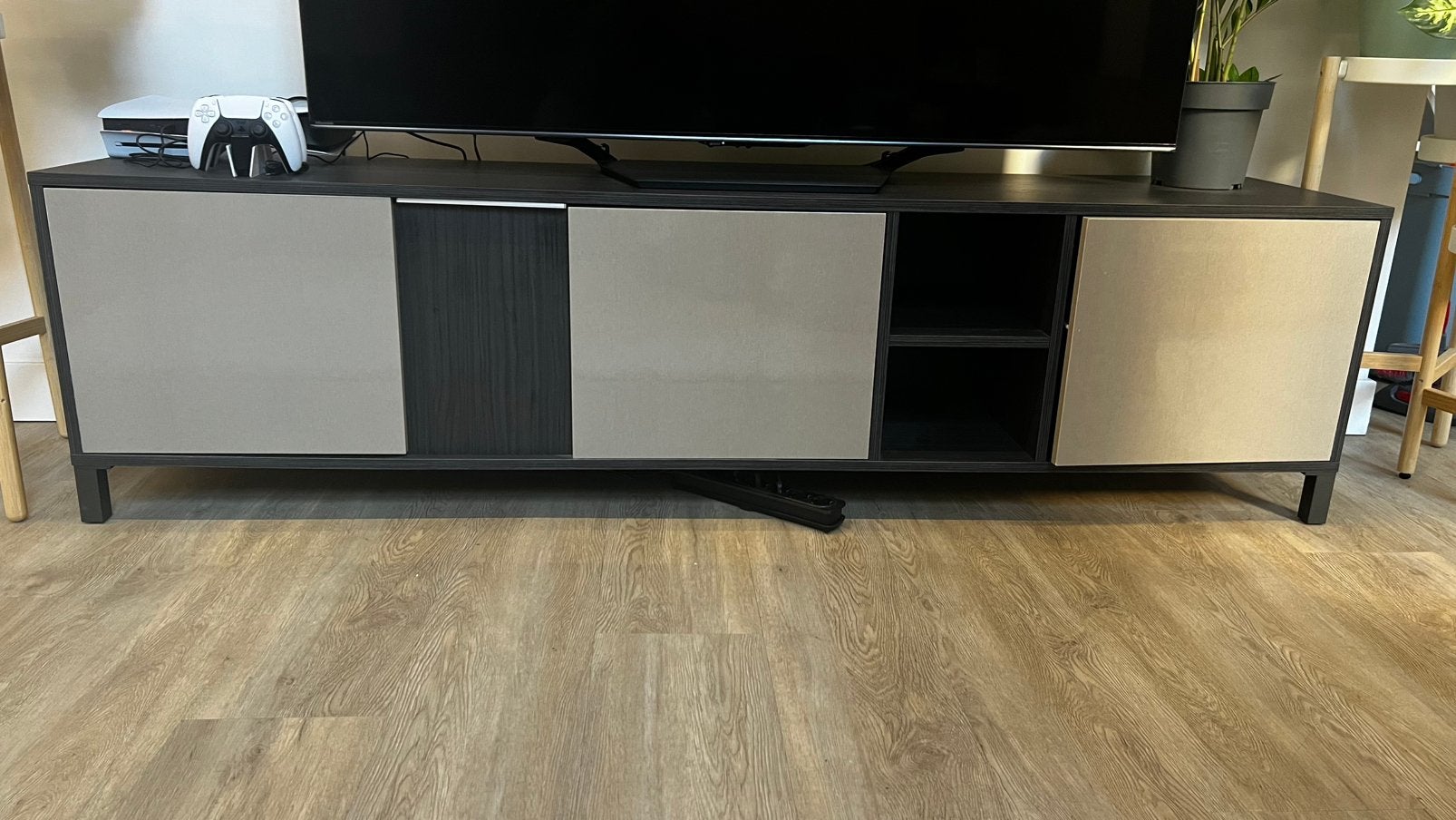 Modern TV-meubel 208 cm zwart/grijs – zeer goede staat, Ophalen of Verzenden, Zo goed als nieuw, 200 cm of meer, Minder dan 100 cm