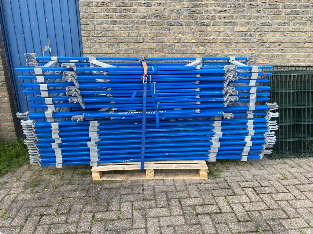2x voorloopleuning 250, Doe-het-zelf en Verbouw, Steigers, Ophalen, Overige typen, 5 meter of hoger