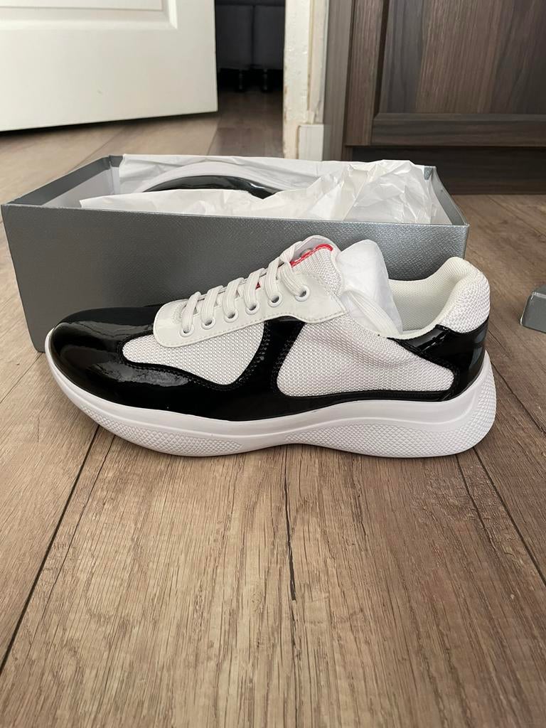 Prada cups zwart wit, Ophalen of Verzenden, Zo goed als nieuw, Zwart