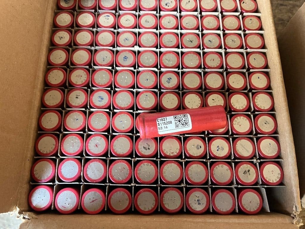 Grote partij accucellen, Li-ion batterijen - Diverse kleuren, Ophalen, Zo goed als nieuw