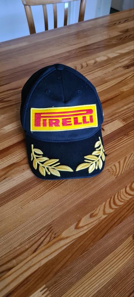 Nieuwe Pirelli 1st Pet - Zwart met gouden details, Ophalen, Nieuw, One size fits all, Pet