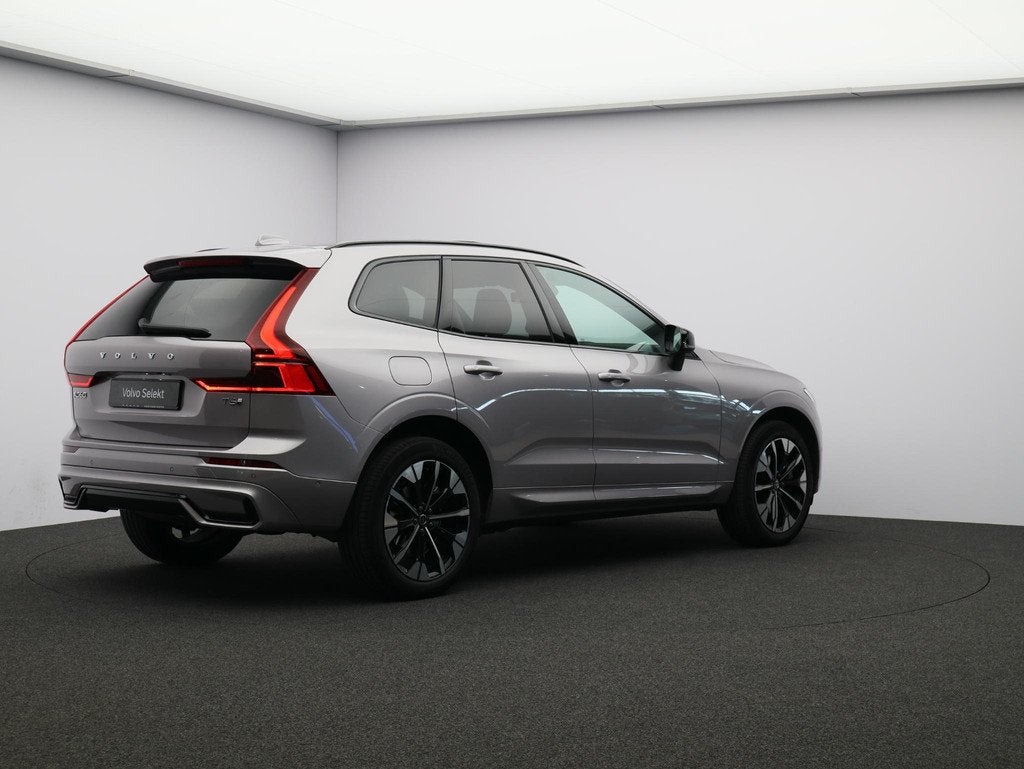 Volvo XC60 T6 350PK Plug-in hybrid AWD Plus Dark / Panoramis, Auto's, Volvo, Automaat, Gebruikt, 4 cilinders, 180 min