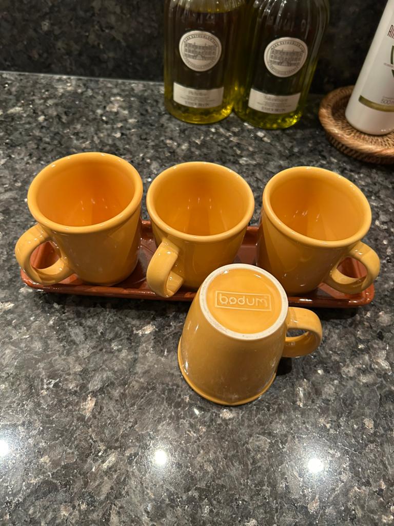 Vintage Bodum 4 okergele koffiebekers jaren ‘80/‘90, Keramiek, Ophalen of Verzenden, Zo goed als nieuw, Overige stijlen